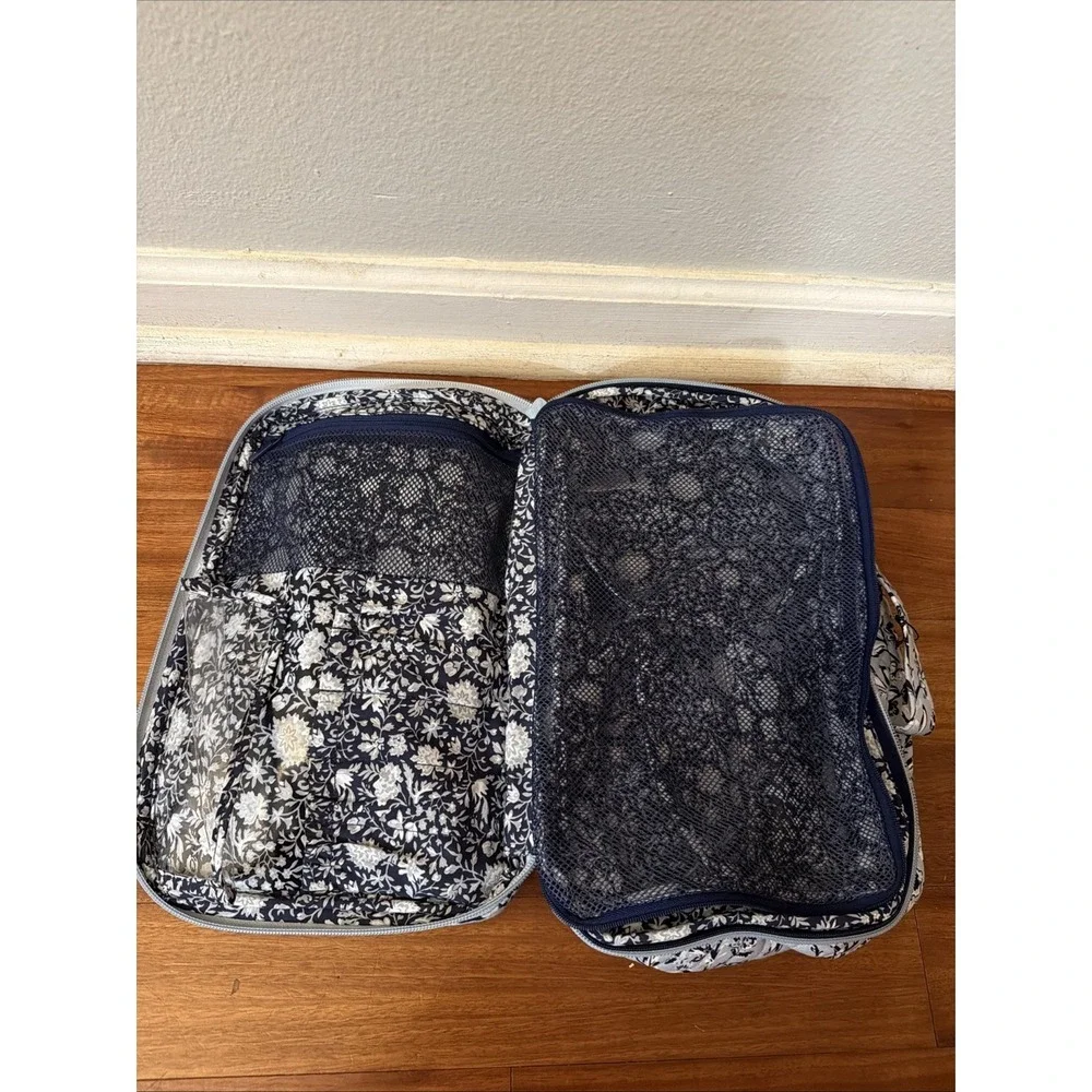 VERA BRADLEY Deluxe Travel Organizer Vanity Case Cosmetics Perennials Gray NWT